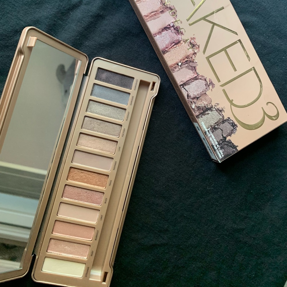 Urban Decay Naked 3 eyeshadow palette